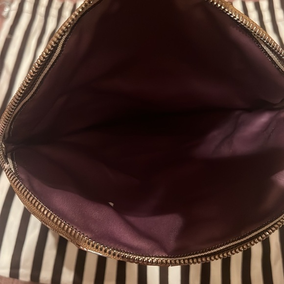 Henri Bendel ,  wristlet/clutch... Rare…Beautiful pattern designed. New - Picture 6 of 16